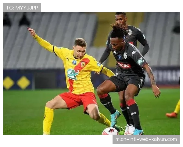 里昂主场迎战朗斯，冲击主场十连胜与三年内第二次四强